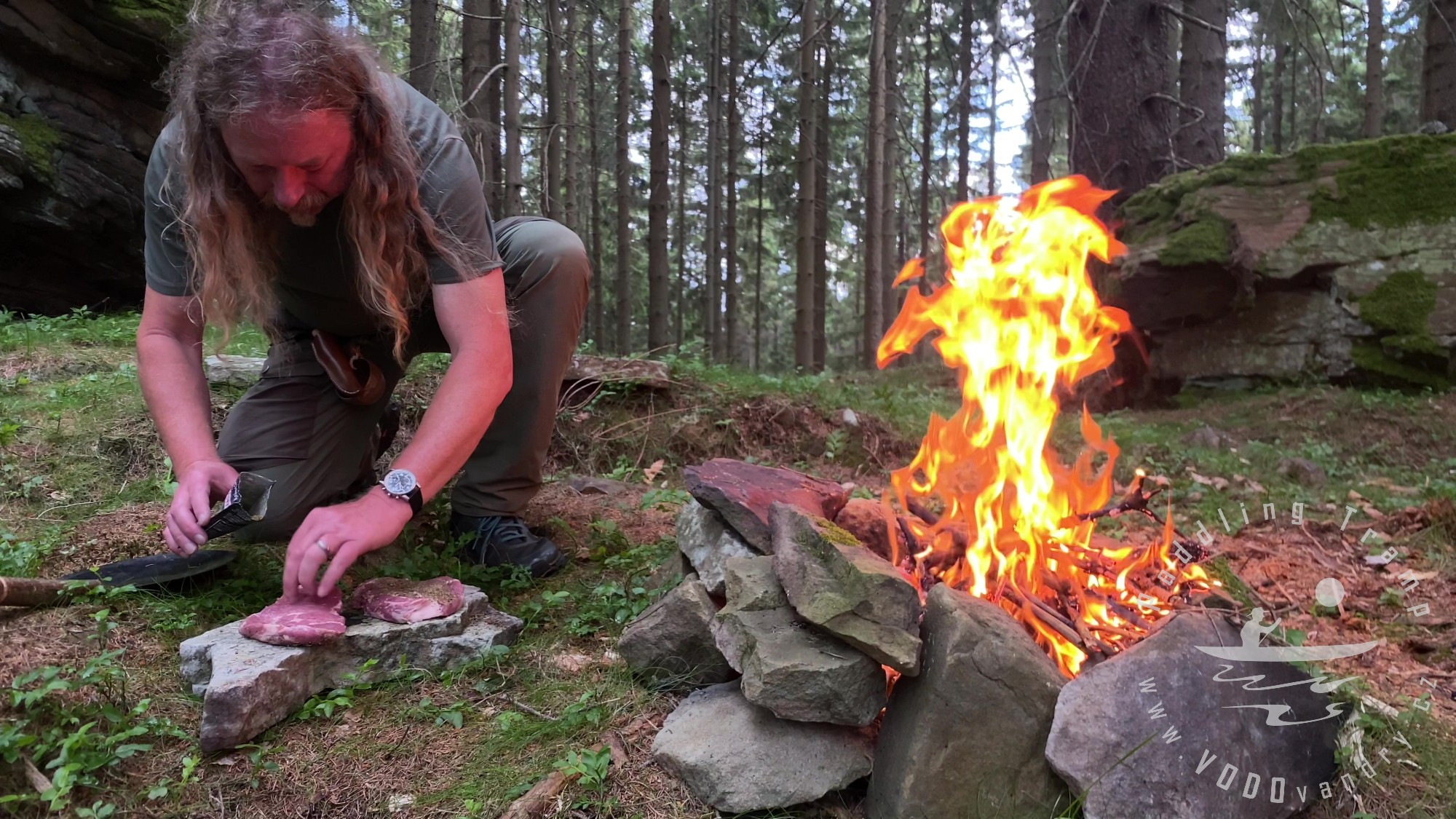 Radim Sieber a Paddling Tramp | Jak ulovit a připravit na ohni kočkana tříprstého, bavorské knedlíky na ohni